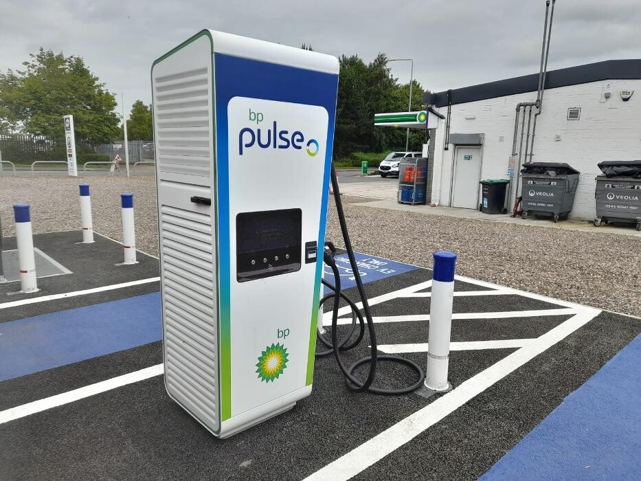 Images bp pulse Charging Station