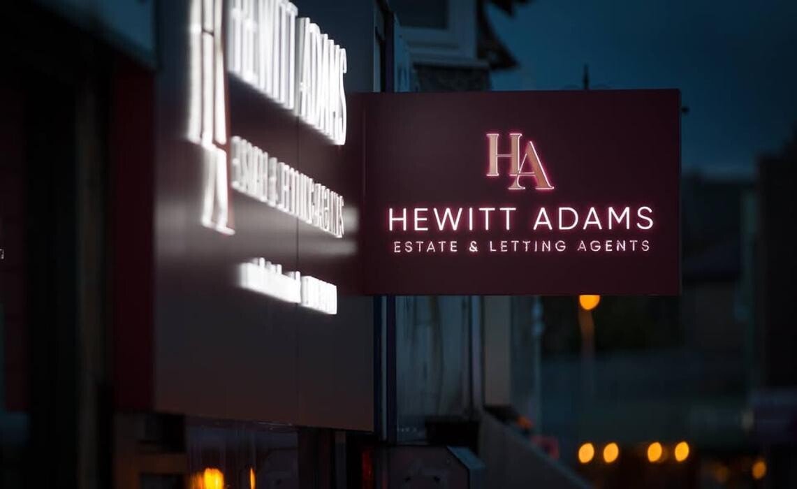 Images Hewitt Adams