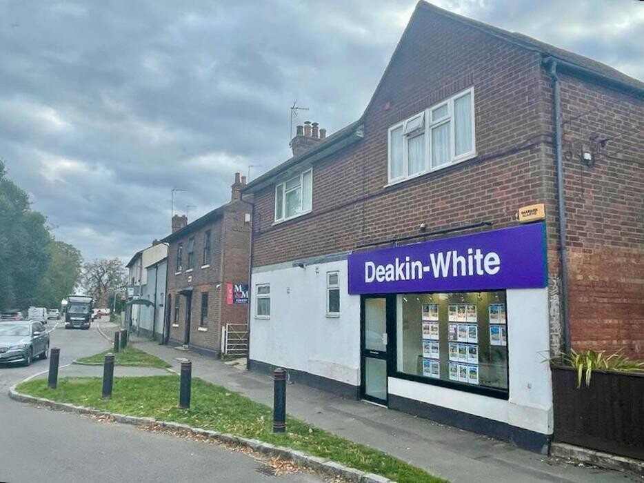 Images Deakin-White Real Estate Villages