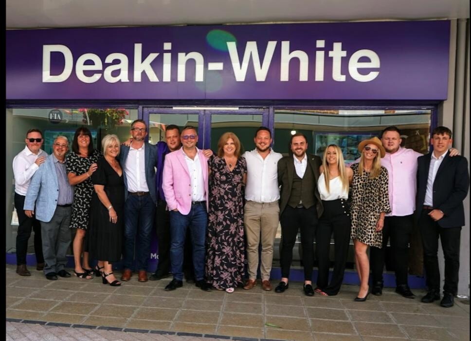Images Deakin-White Real Estate Villages