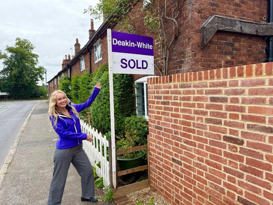 Images Deakin-White Real Estate Villages