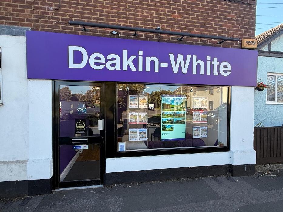 Images Deakin-White Real Estate Villages