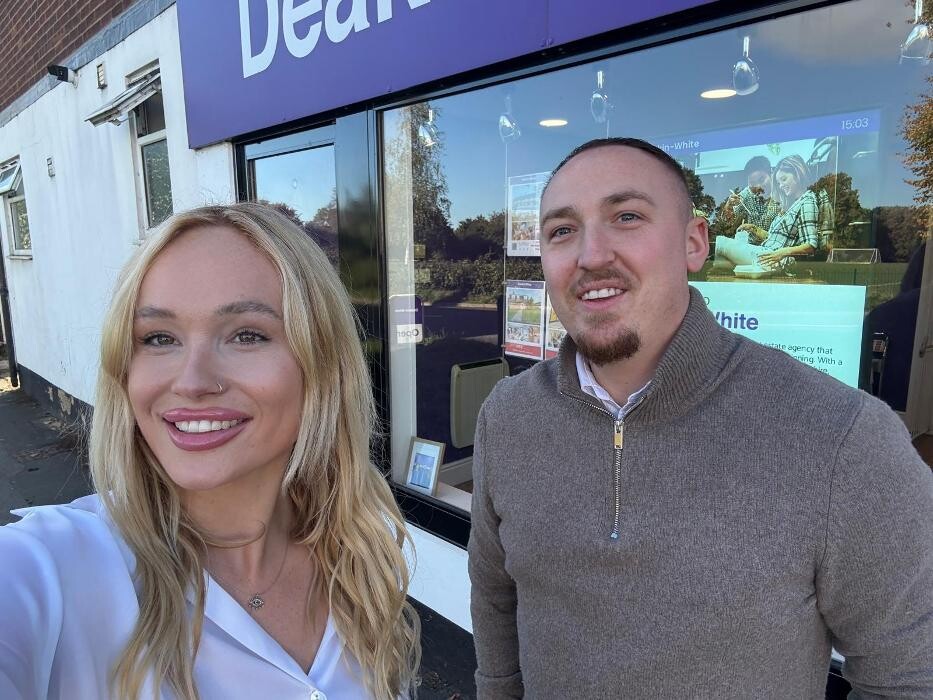 Images Deakin-White Real Estate Villages