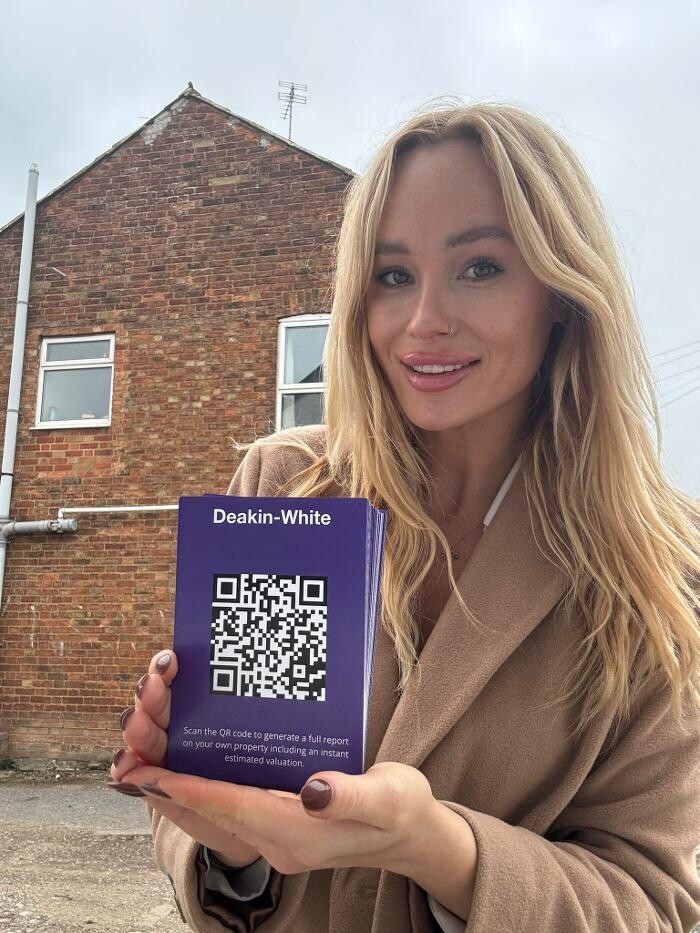 Images Deakin-White Real Estate Villages