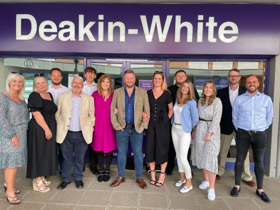 Images Deakin-White Residential & Commercial Real Estate Agent