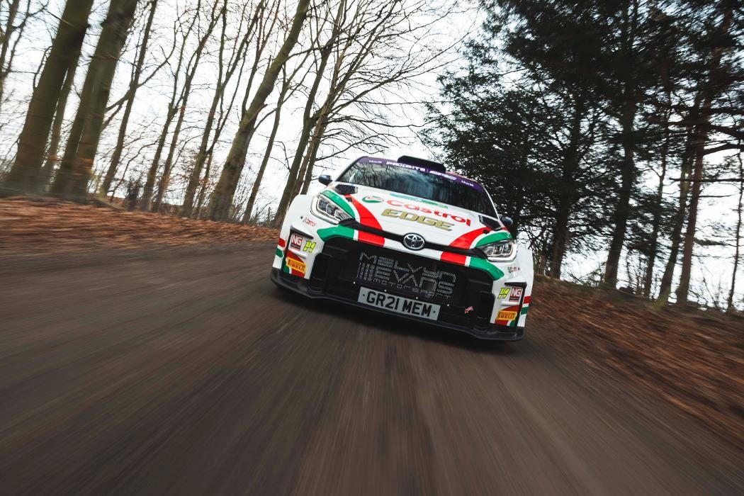 Images Derwen Garage Castrol Service