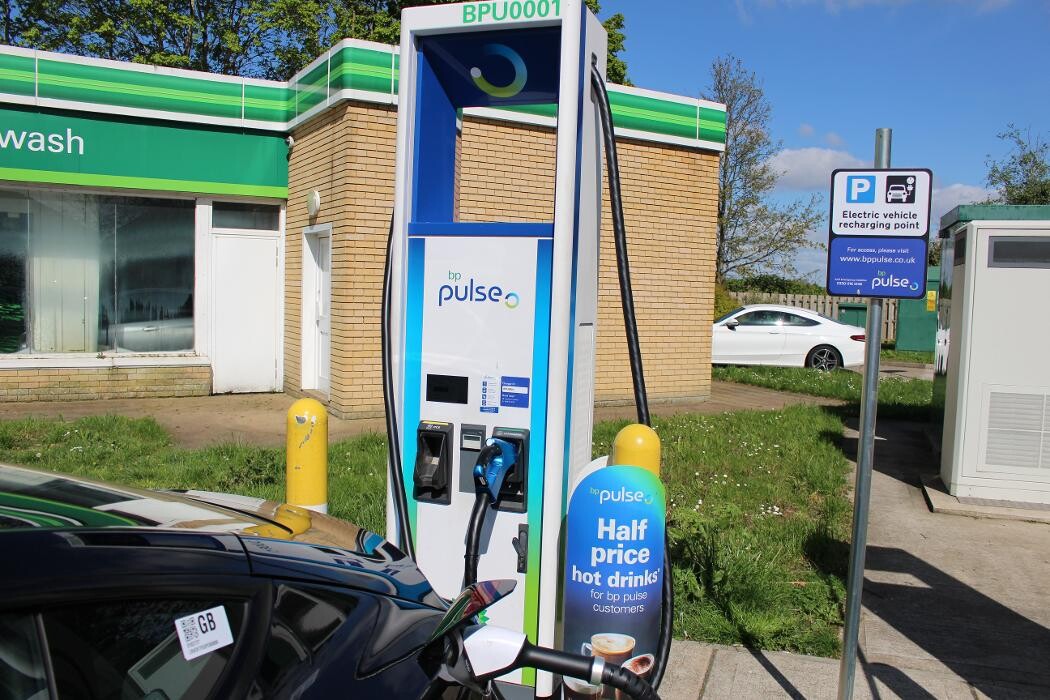 Images bp pulse Charging Station