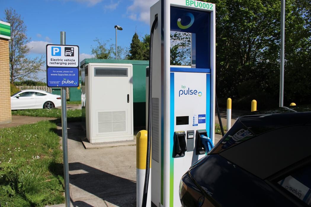 Images bp pulse Charging Station