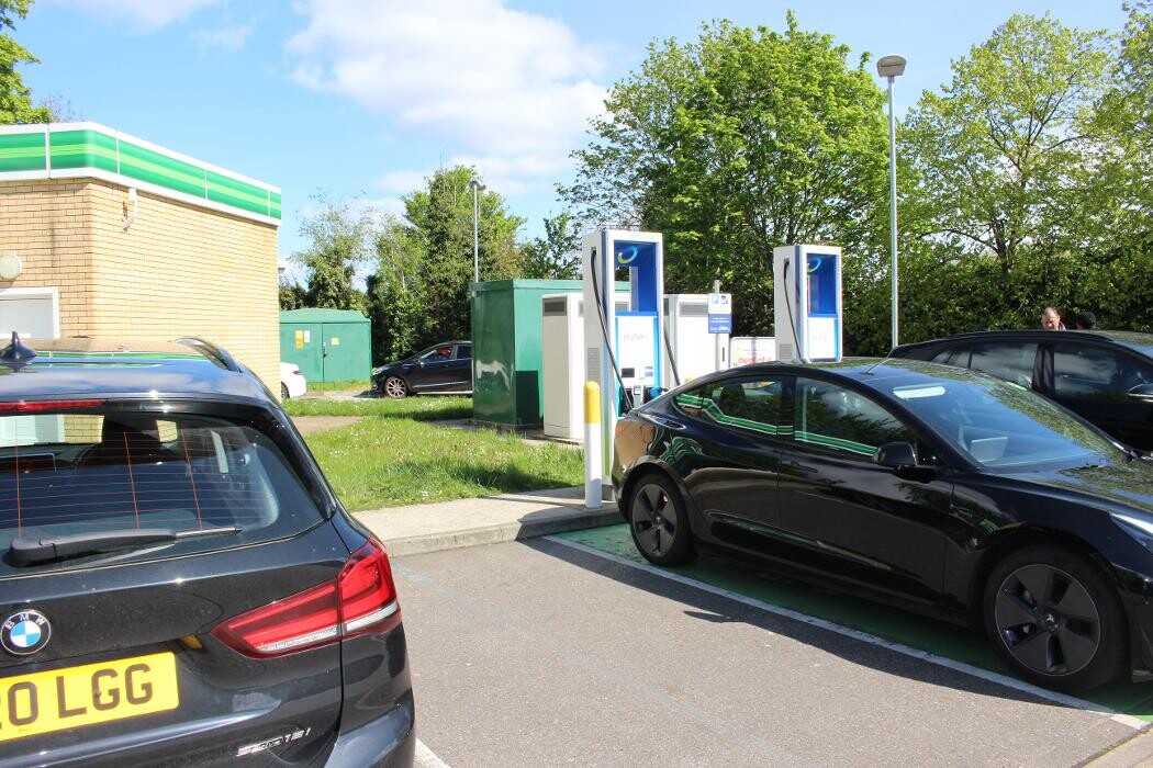 Images bp pulse Charging Station