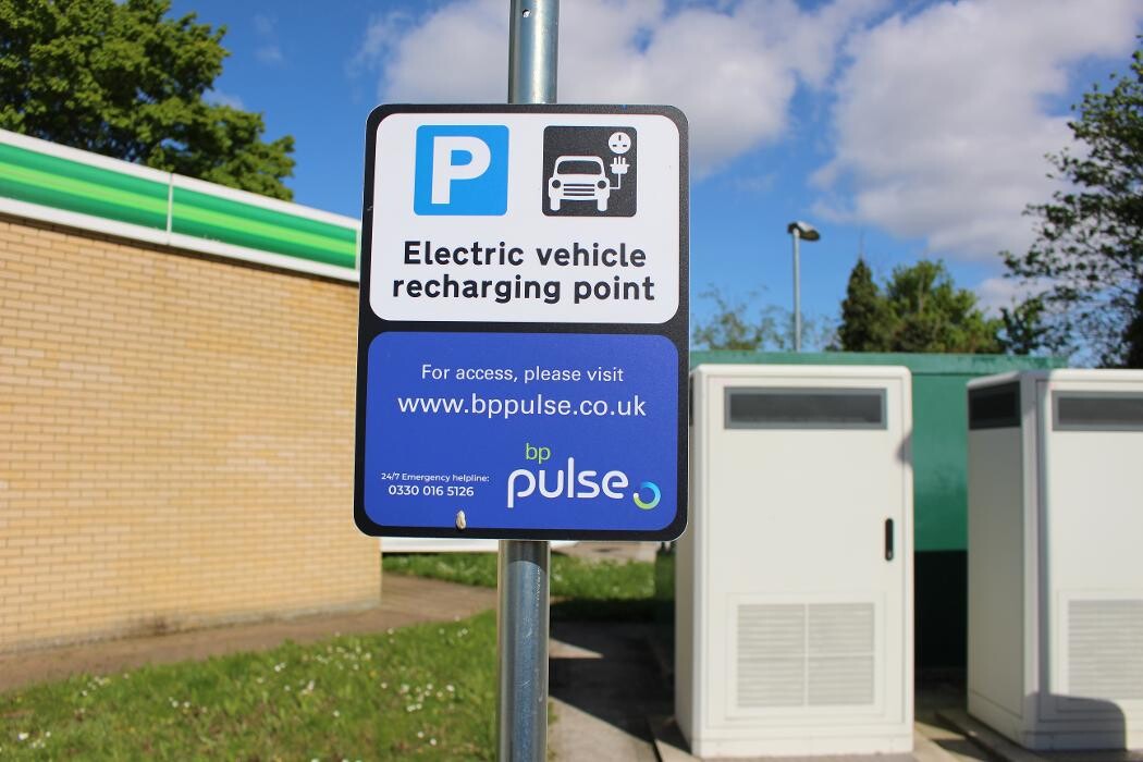 Images bp pulse Charging Station