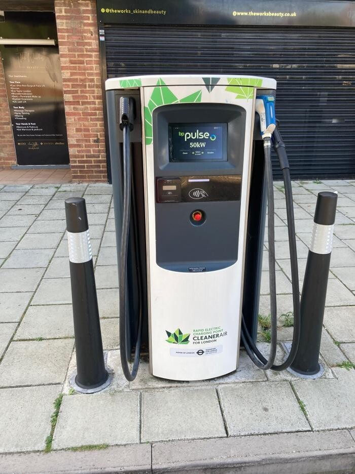 Images bp pulse Charging Station