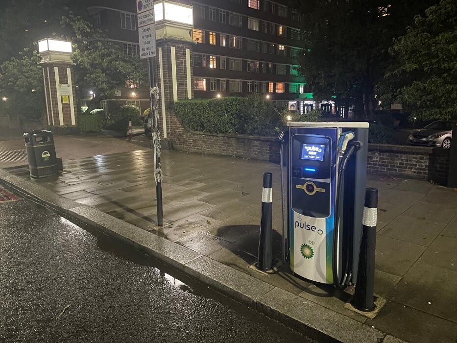 Images bp pulse Charging Station