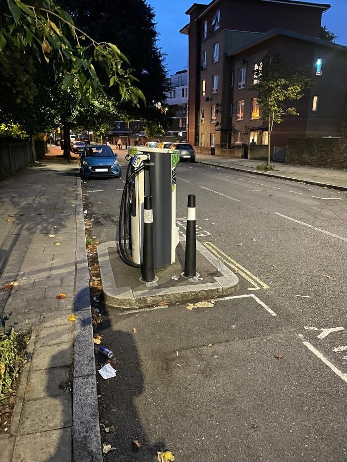 Images bp pulse Charging Station