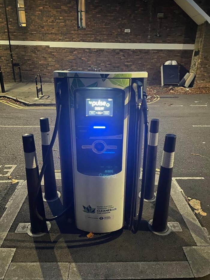 Images bp pulse Charging Station