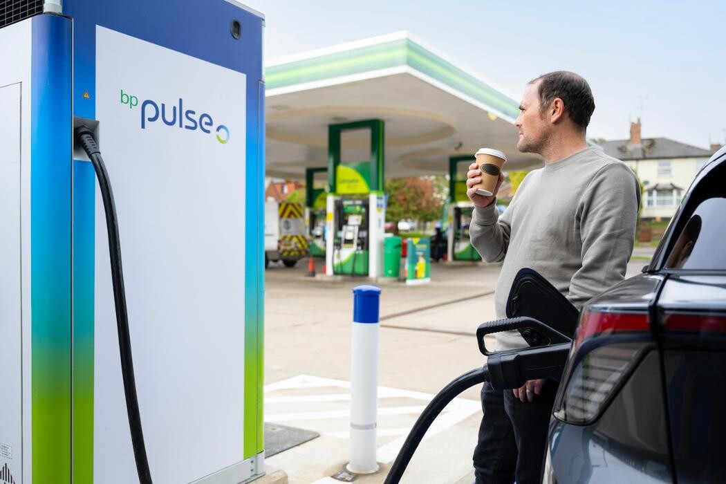 Images bp pulse Charging Station