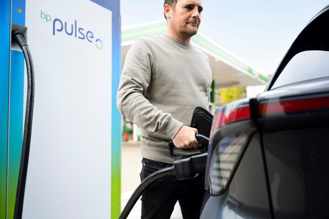 Images bp pulse Charging Station