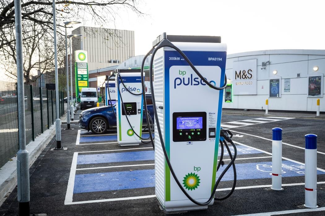 Images bp pulse Charging Station