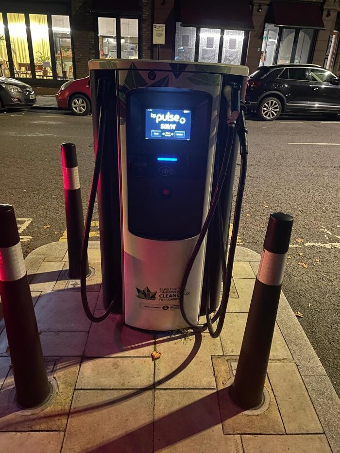 Images bp pulse Charging Station
