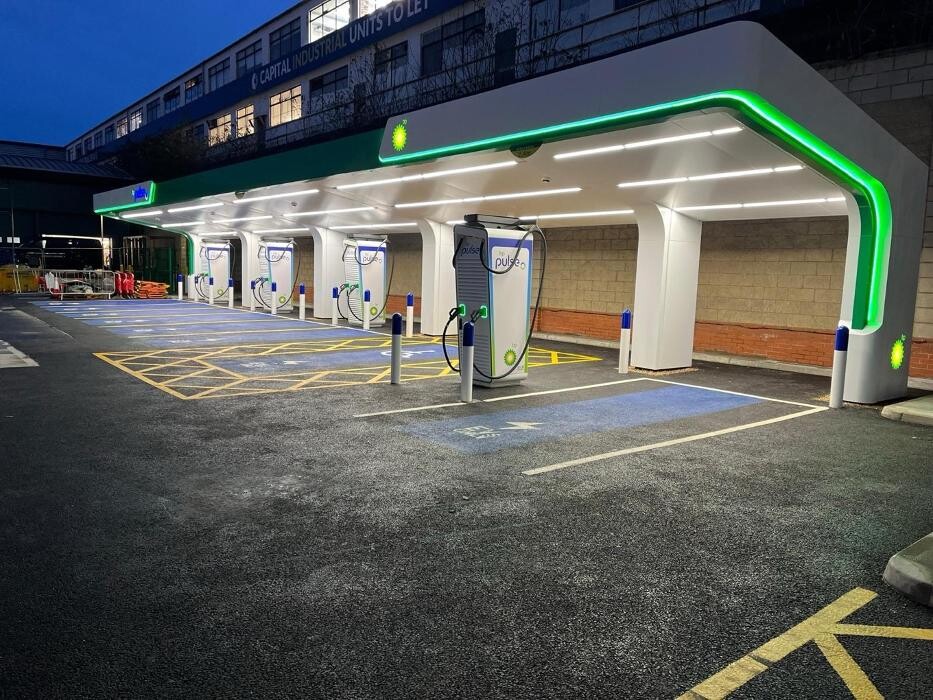 Images bp pulse Charging Station