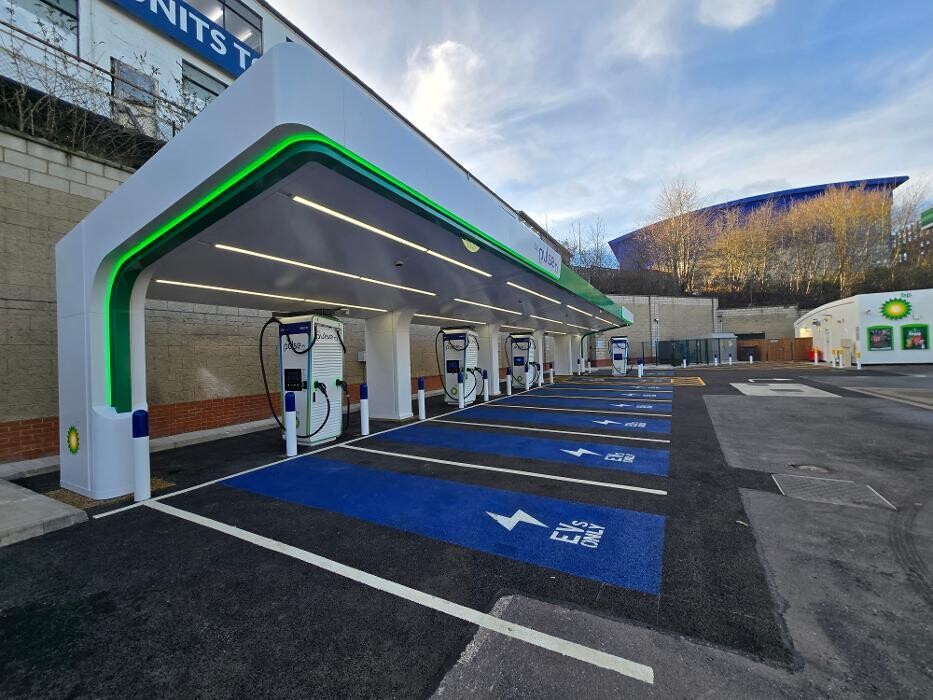 Images bp pulse Charging Station