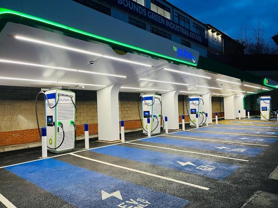Images bp pulse Charging Station