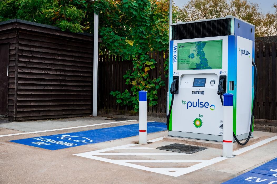 Images bp pulse Charging Station