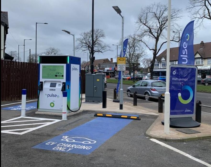 Images bp pulse Charging Station
