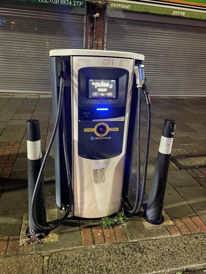 Images bp pulse Charging Station