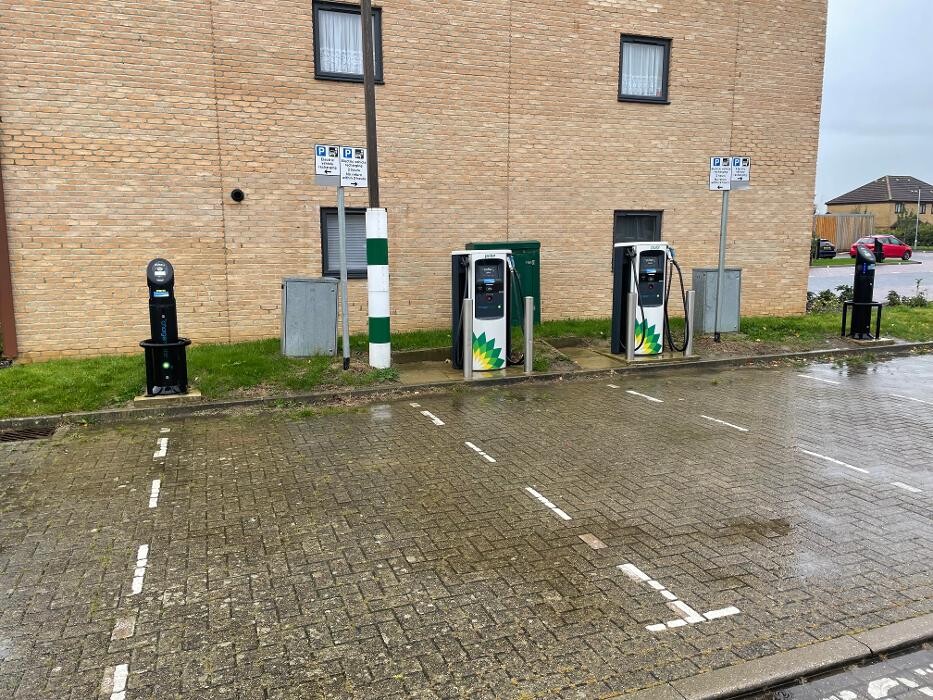 Images bp pulse Charging Station