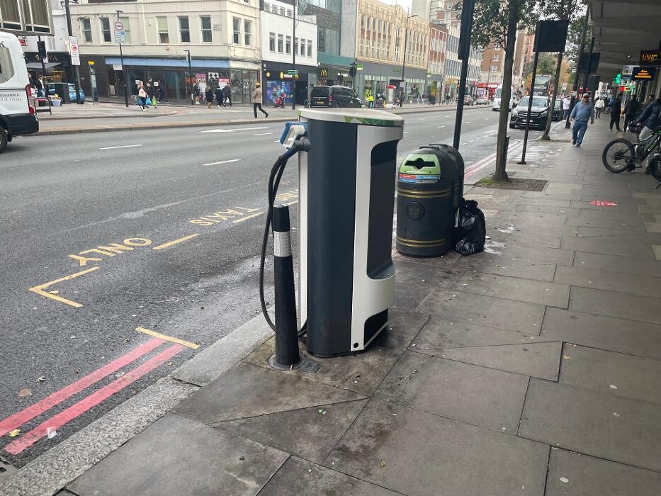 Images bp pulse Charging Station
