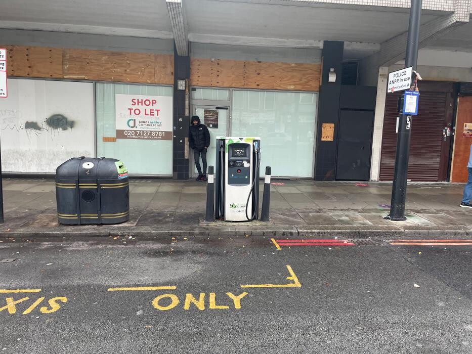 Images bp pulse Charging Station