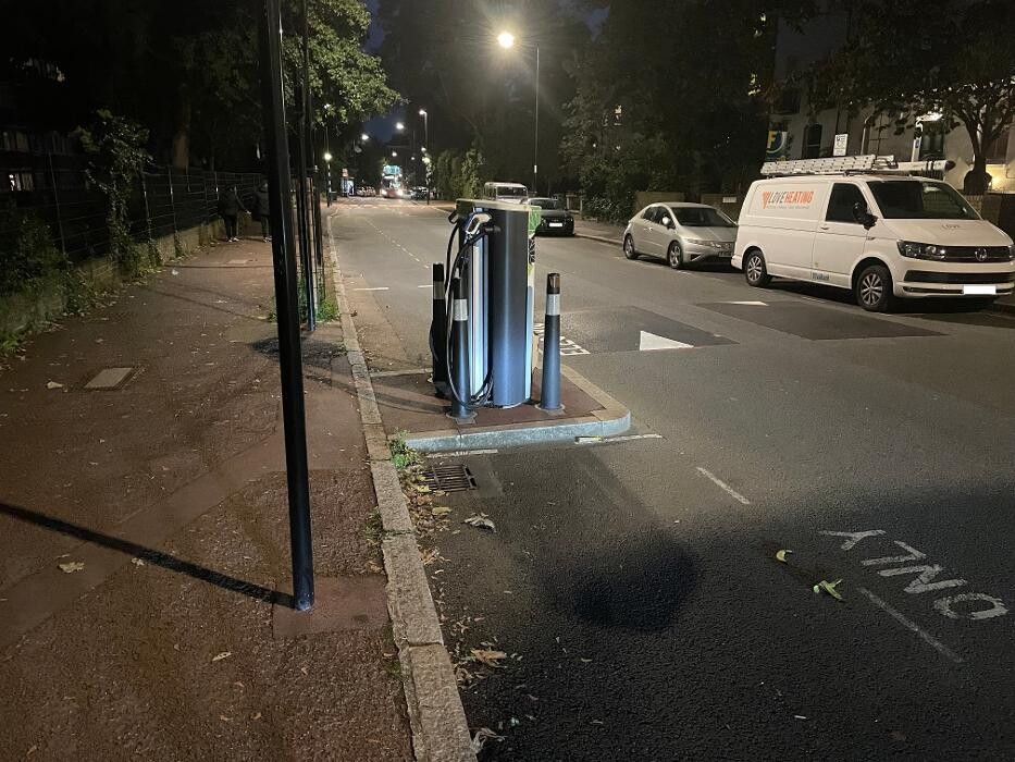 Images bp pulse Charging Station