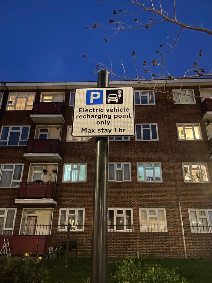 Images bp pulse Charging Station