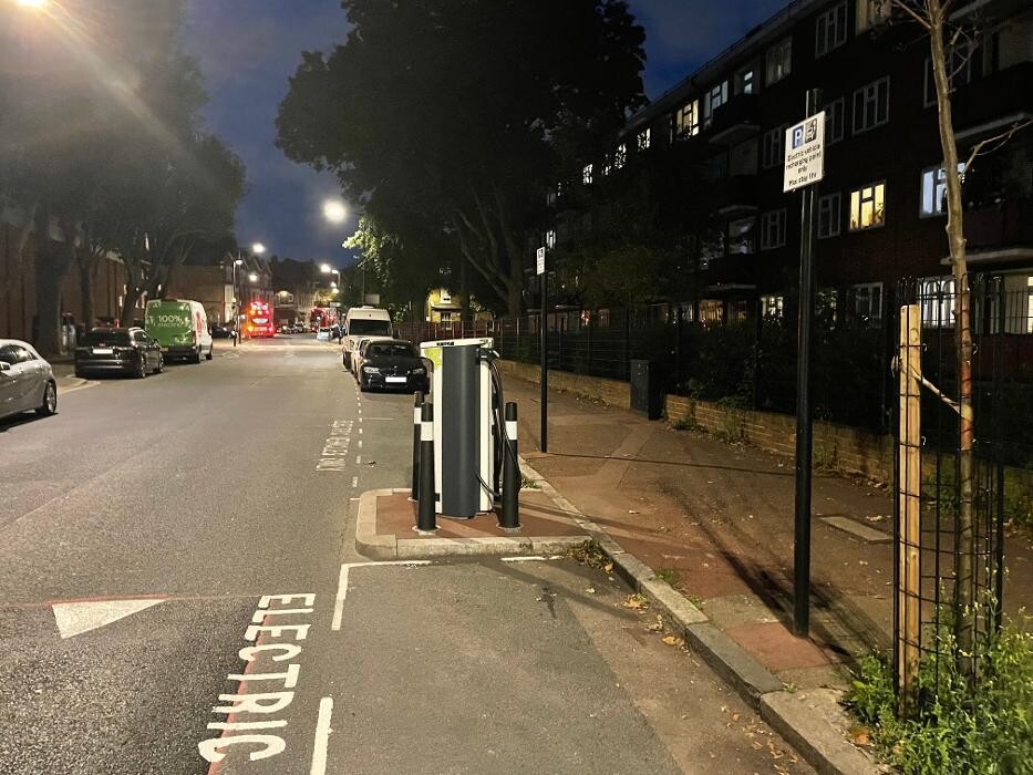 Images bp pulse Charging Station