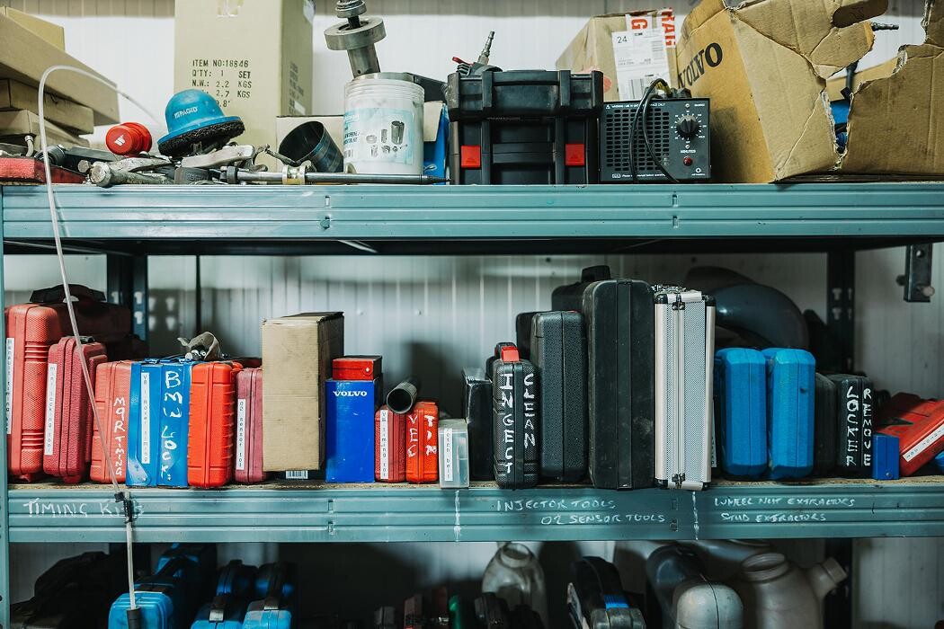 Images Hereford Volvo Specialist Ltd Castrol Service