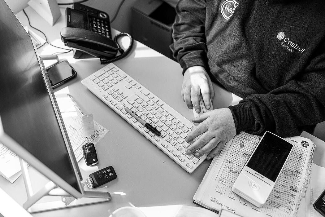 Images Hereford Volvo Specialist Ltd Castrol Service