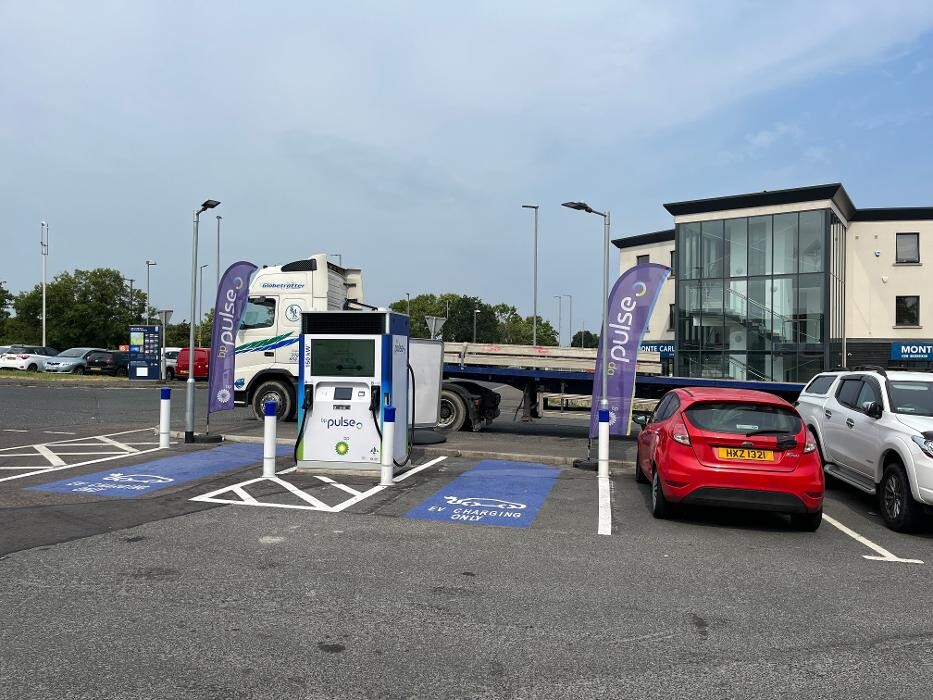 Images bp pulse Charging Station