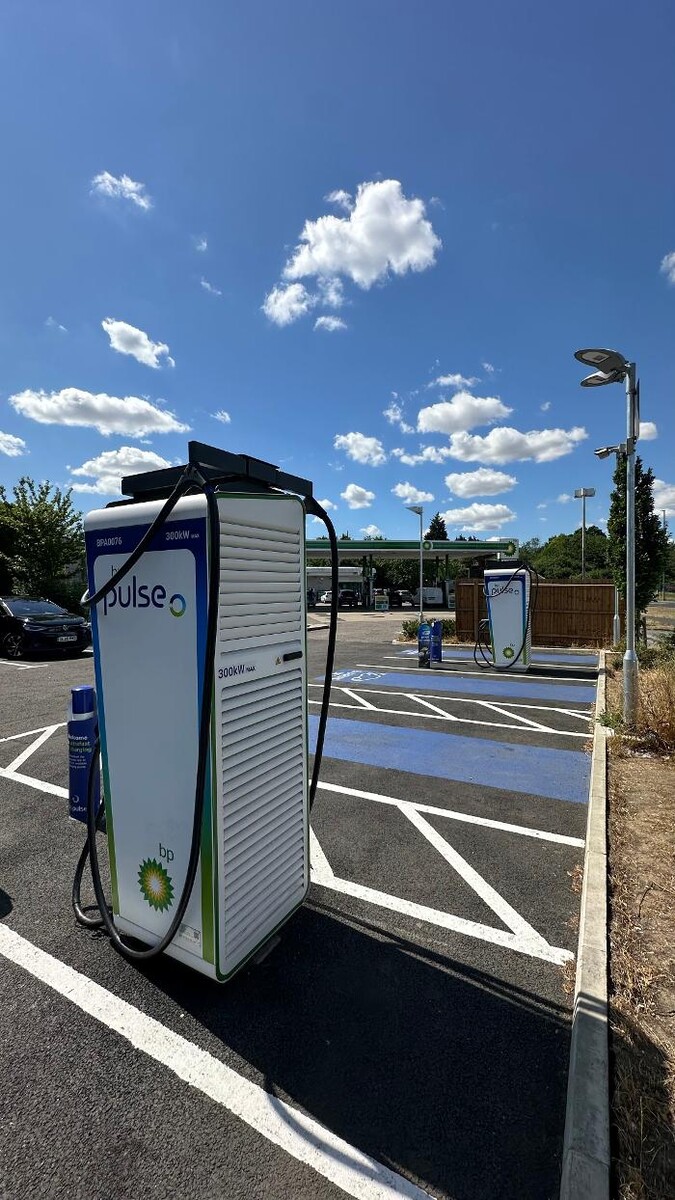 Images bp pulse Charging Station