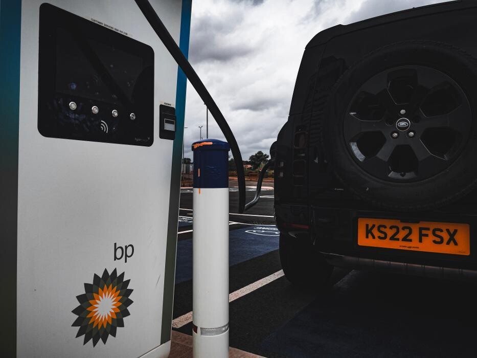 Images bp pulse Charging Station