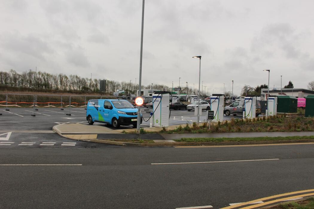 Images bp pulse Charging Station