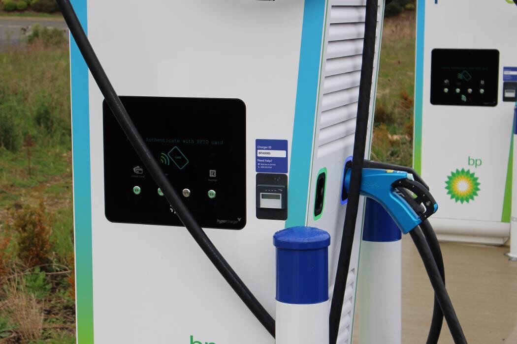 Images bp pulse Charging Station