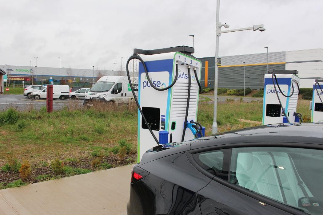 Images bp pulse Charging Station