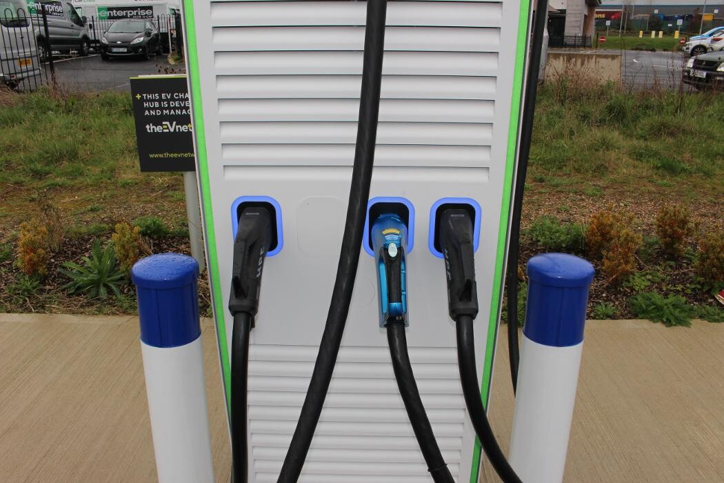 Images bp pulse Charging Station