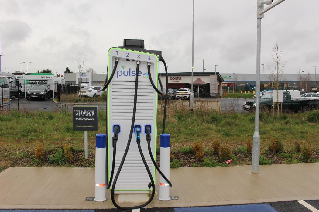 Images bp pulse Charging Station