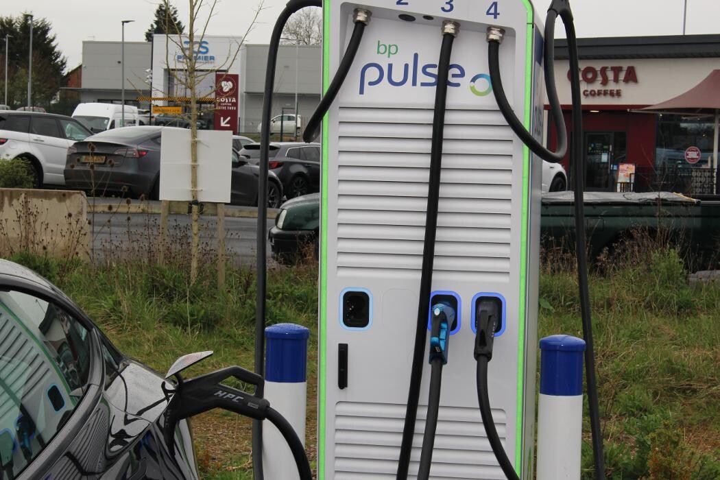 Images bp pulse Charging Station
