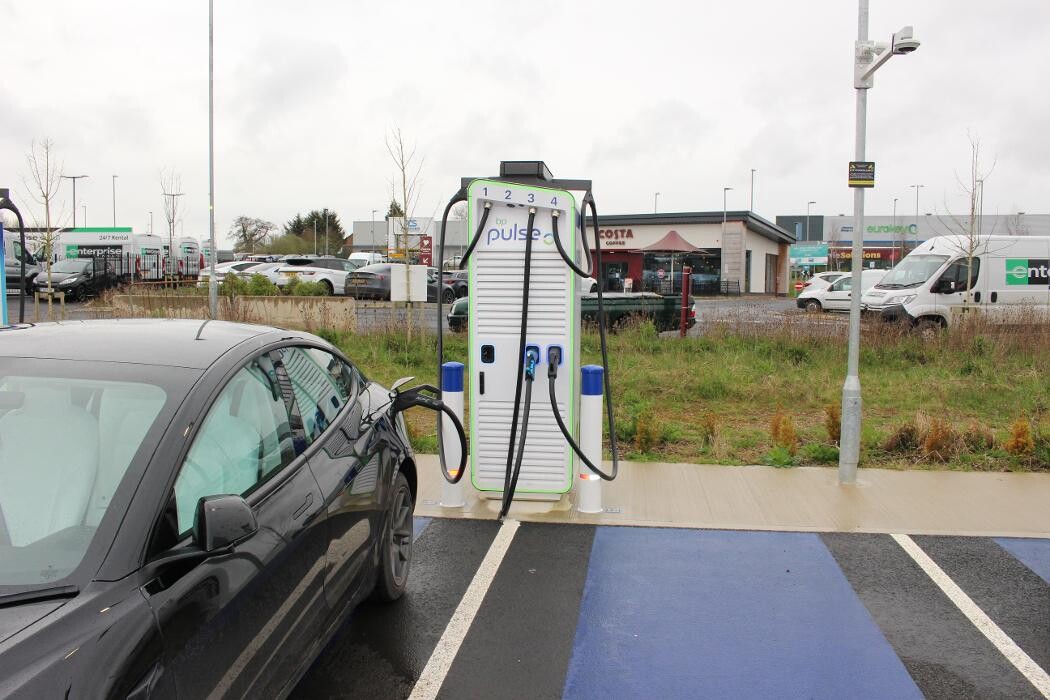 Images bp pulse Charging Station