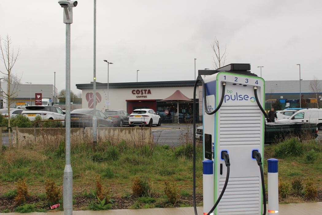Images bp pulse Charging Station