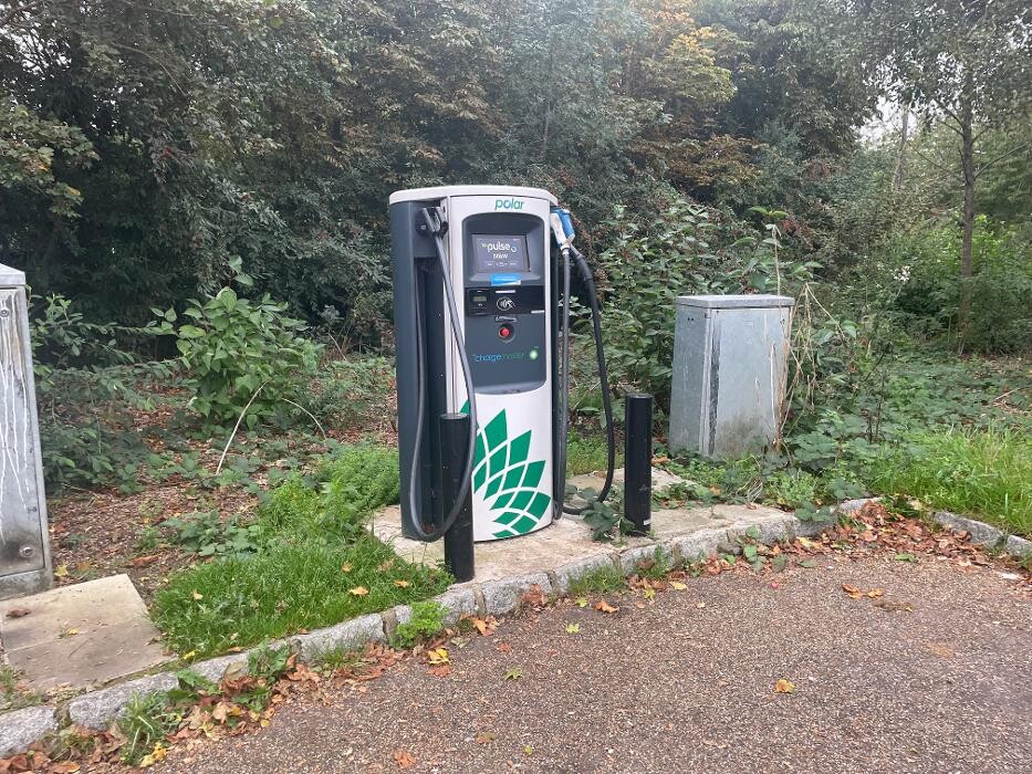 Images bp pulse Charging Station