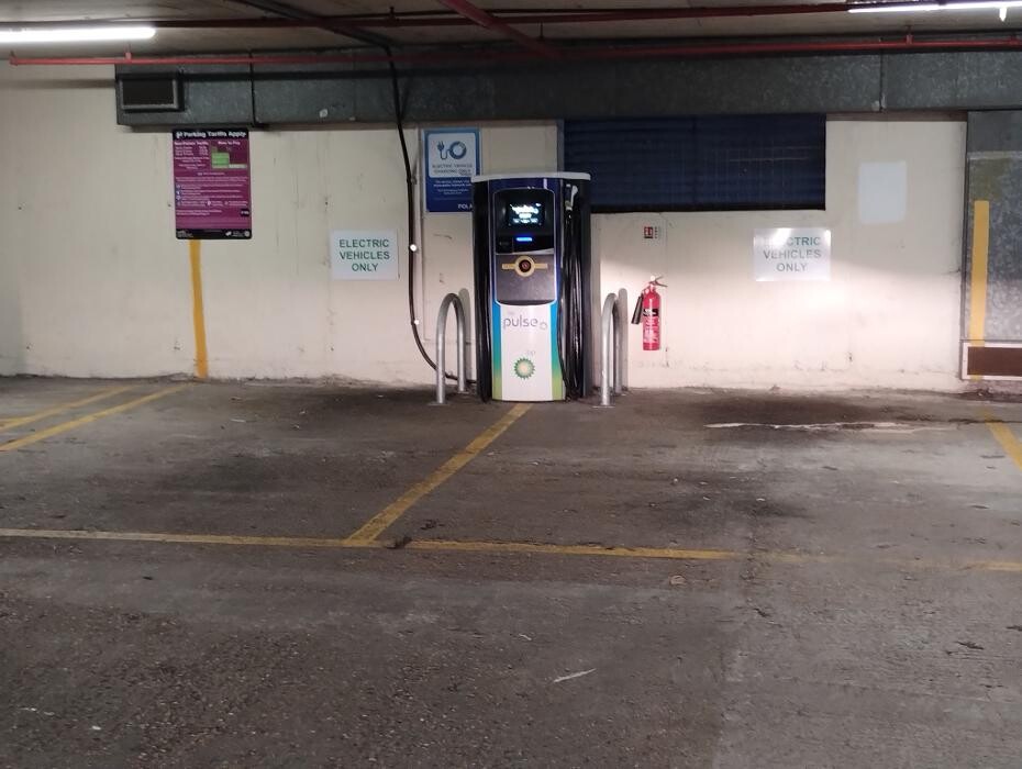 Images bp pulse Charging Station
