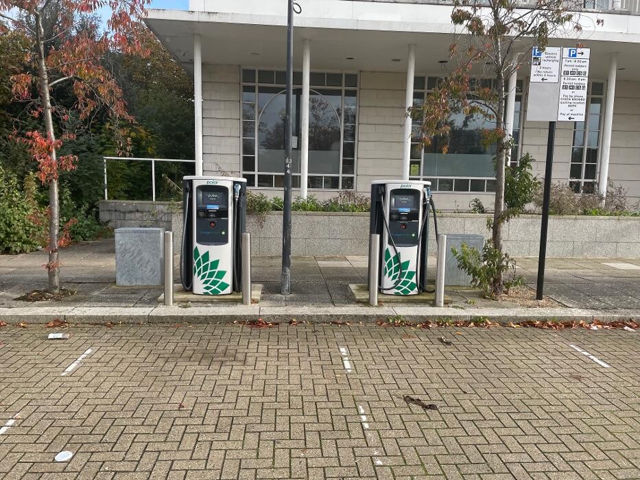 Images bp pulse Charging Station